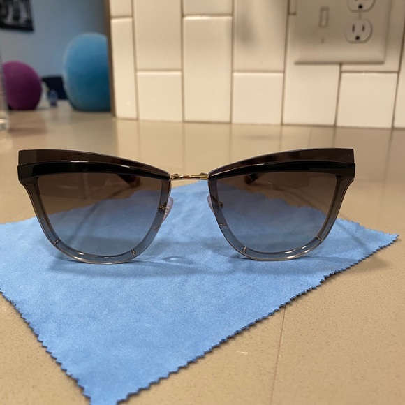 PRADA designer sunglasses - Picture 6 of 9